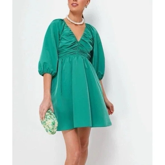 Hyacinth House Emerald Green Tuckernuck M Ruched V-Neck Genevieve Mini Dress Hyacinth House Emerald Green Tuckernuck M Ruched V-Neck Genevieve Mini Dress